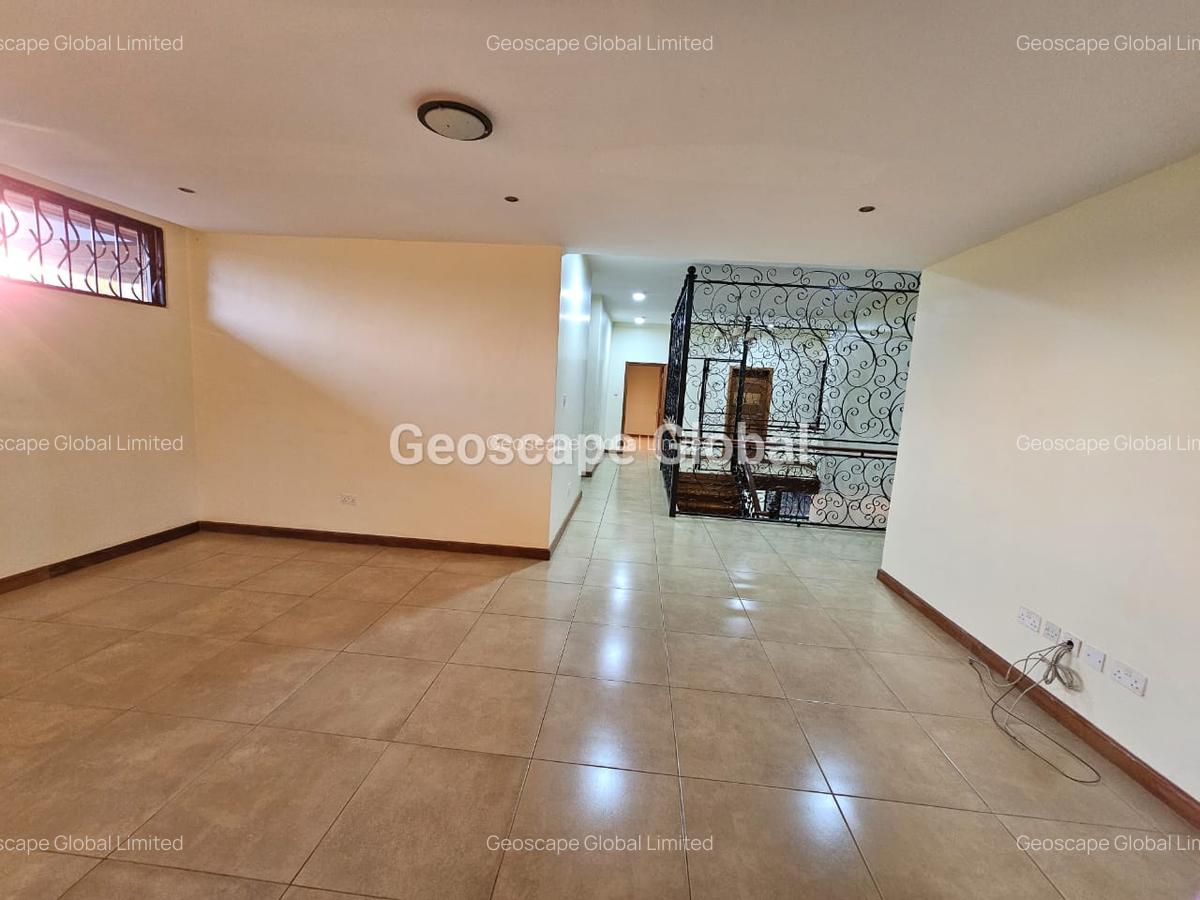 4 Bed House with En Suite in Runda - 16