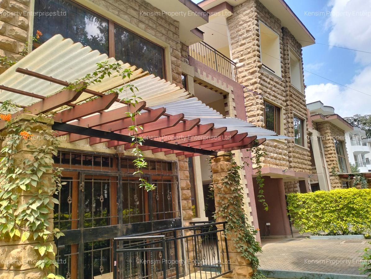 5 Bed Townhouse with En Suite in Lavington - 1