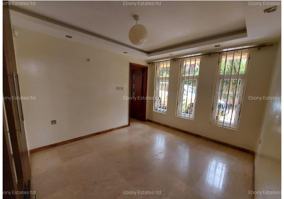 4 Bed Townhouse with En Suite in Lavington - 5