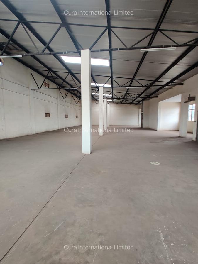 1,786 ft² Commercial Property with Service Charge Included in Industrial Area - 4