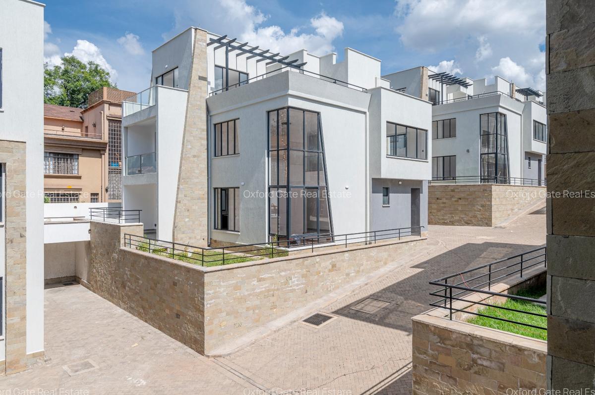 5 Bed Townhouse with En Suite at Lavington - 1
