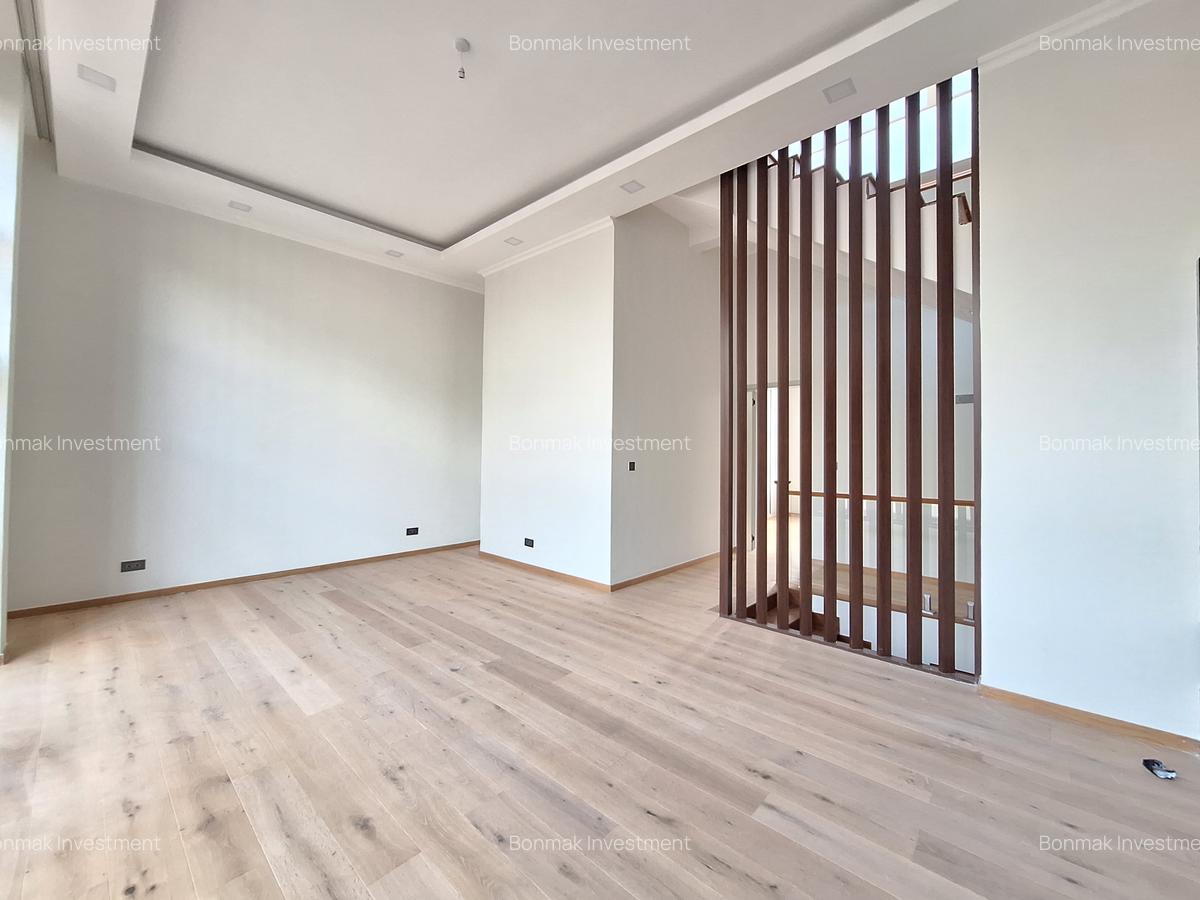 5 Bed Townhouse with En Suite at Lavington Green - 12