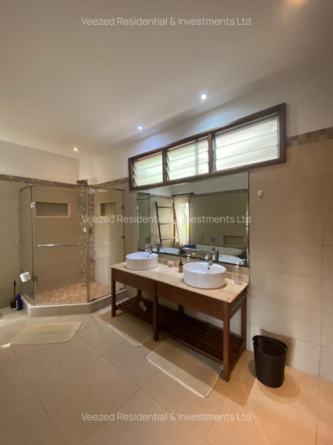 Furnished 3 Bed Apartment with En Suite in Nyali Area - 9