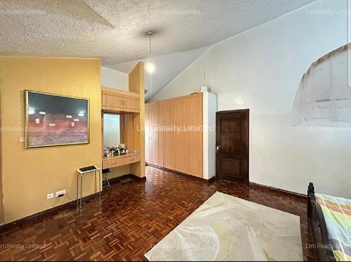 4 Bed Townhouse with En Suite in Lavington - 11
