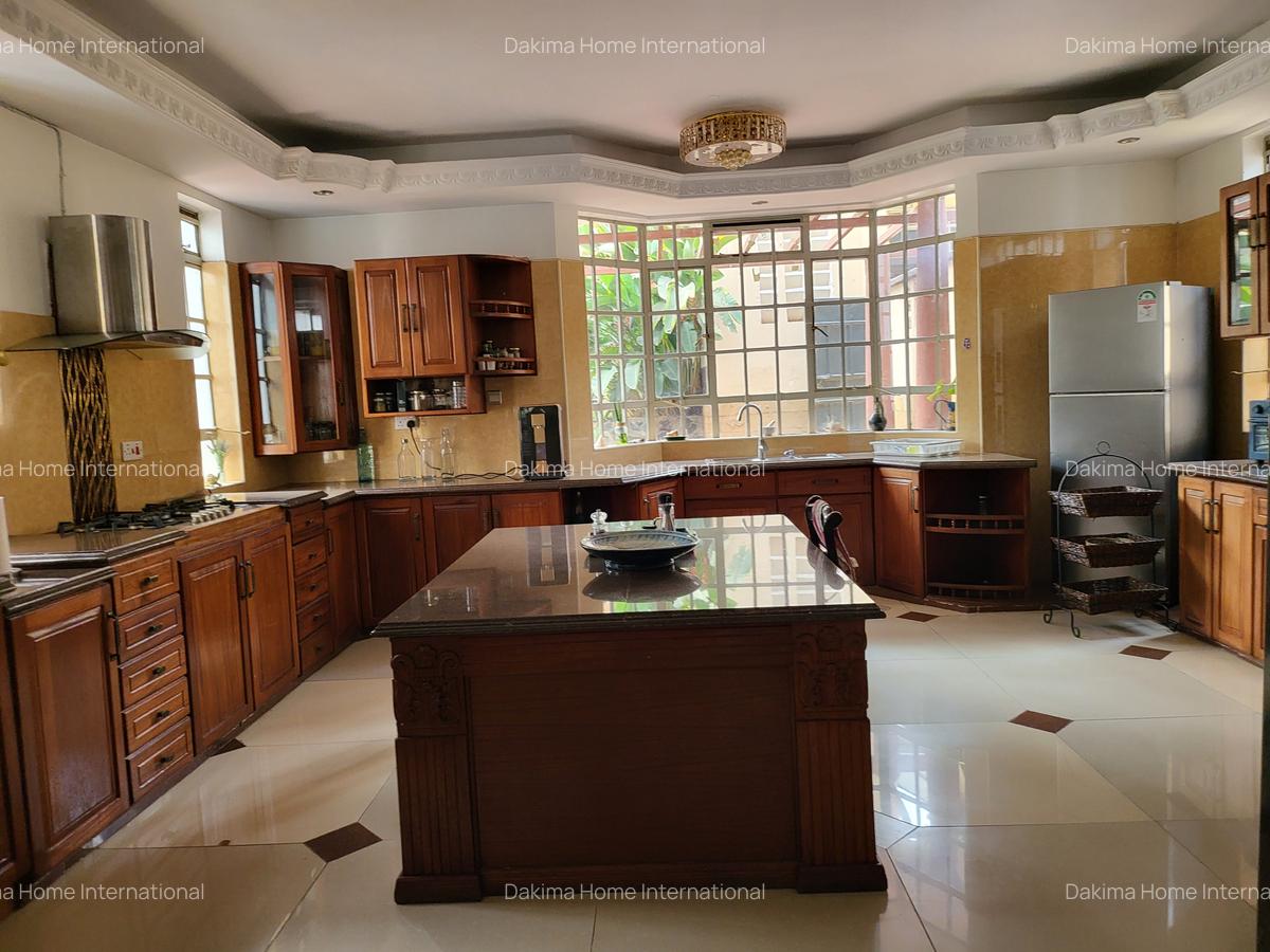6 Bed House with En Suite in Nyari - 4