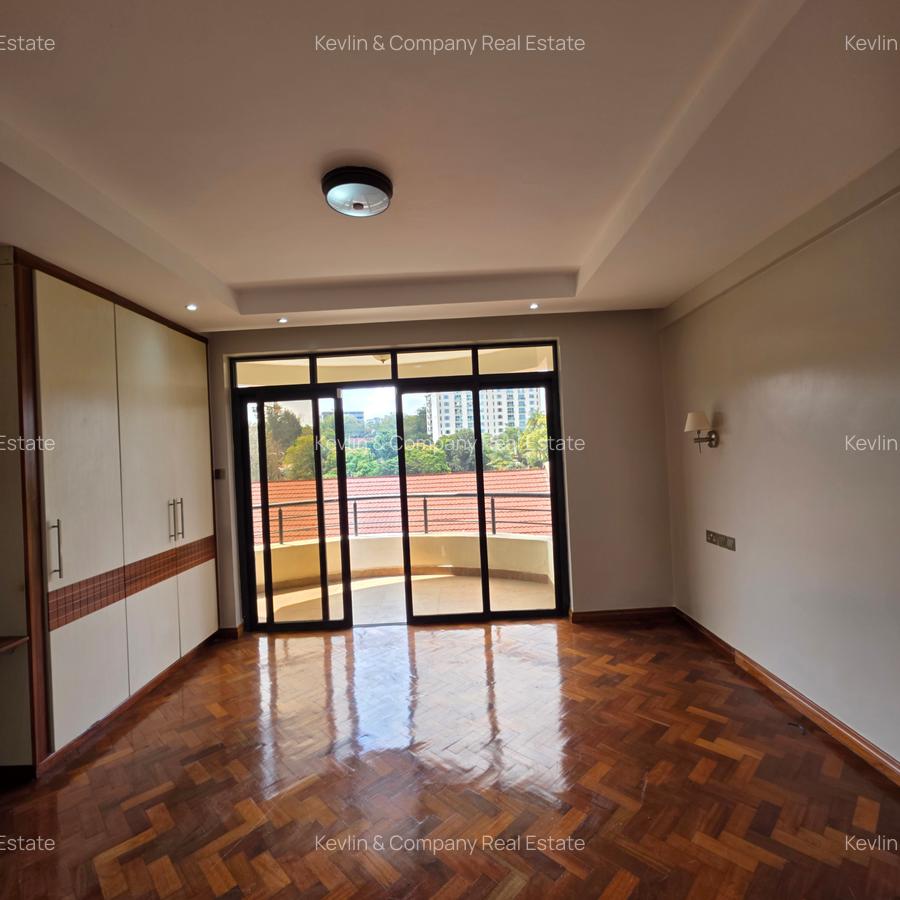 4 Bed Apartment with En Suite in Riverside - 13