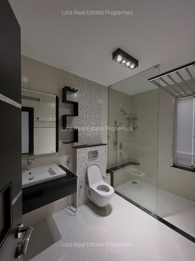 3 Bed Apartment with En Suite in Riverside - 6