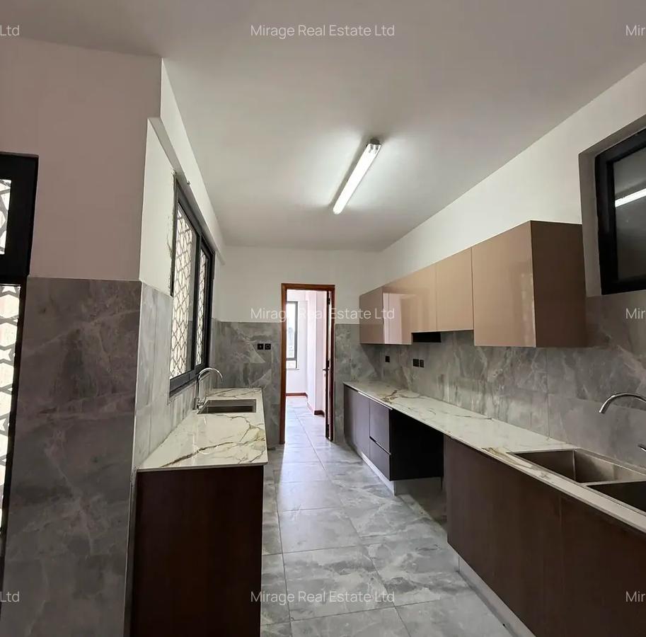 3 Bed Apartment with En Suite in Riverside - 14