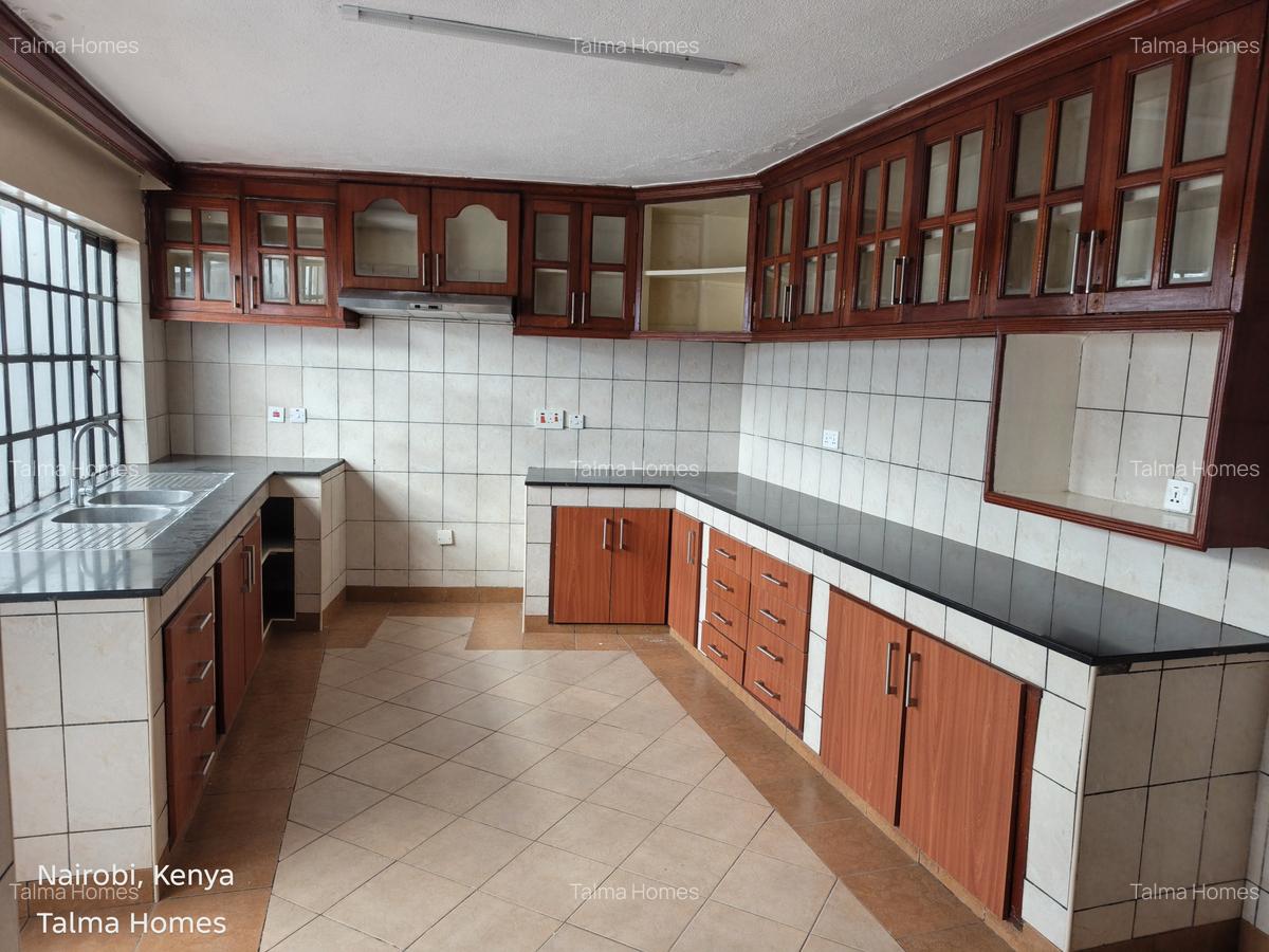 4 Bed Townhouse with En Suite at Off Brookside Grove - 8