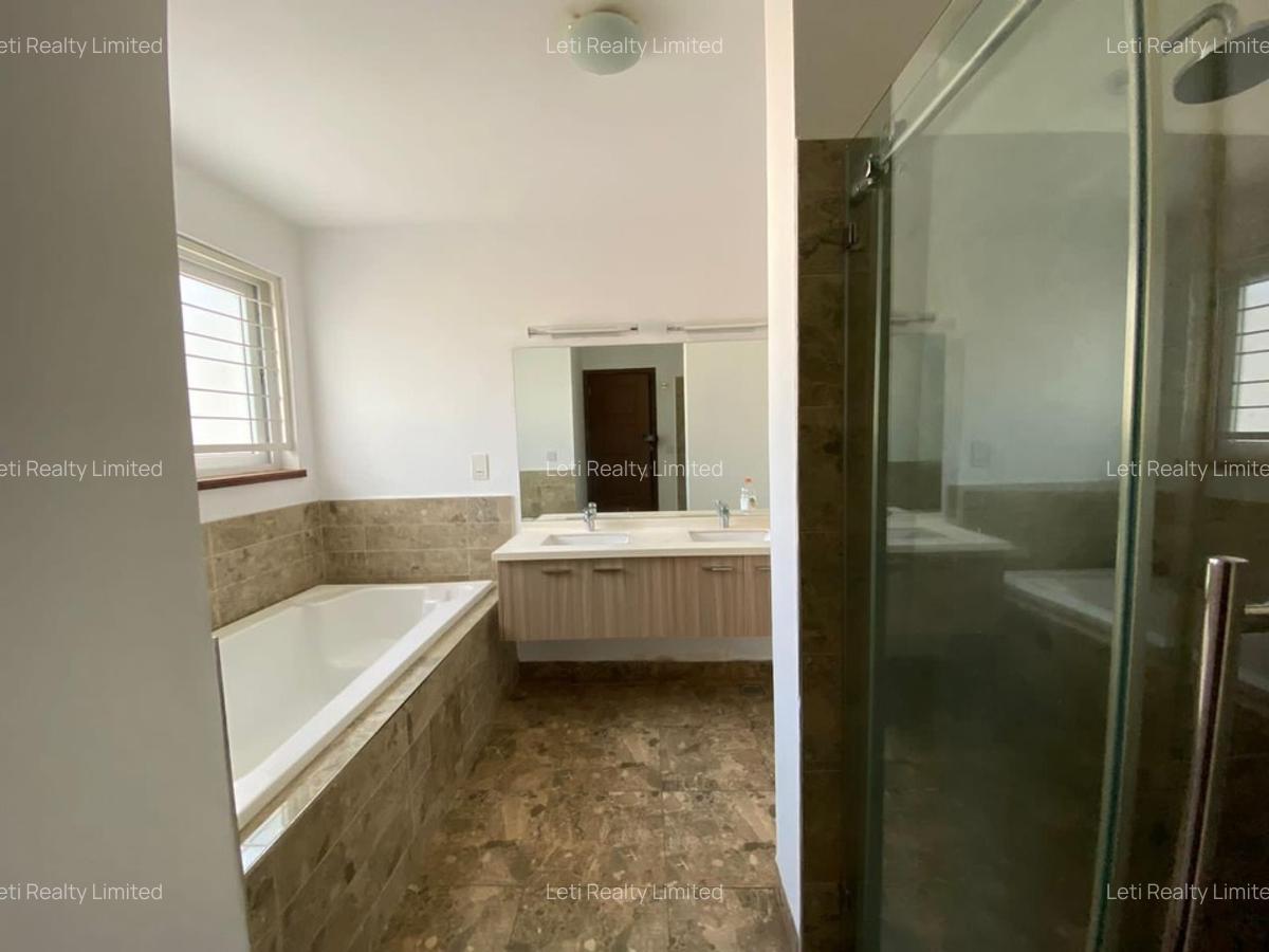 5 Bed Townhouse with En Suite in Lavington - 7