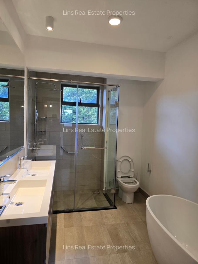4 Bed Apartment with En Suite in Rosslyn - 20