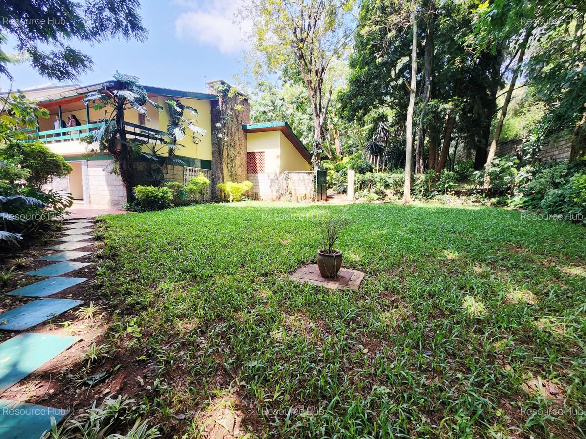 4 Bed House with En Suite at Lavington - 2