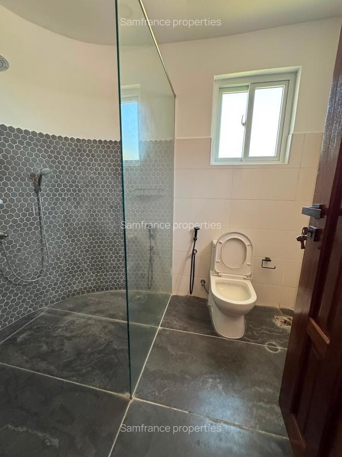 1 Bed Apartment with En Suite at 3Rd Avanue - 8