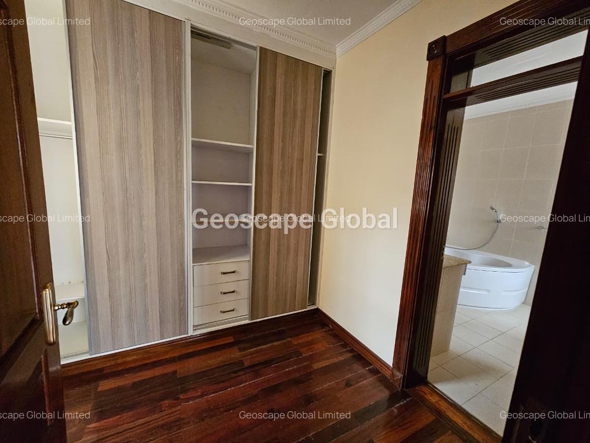 4 Bed Townhouse with En Suite in Kyuna - 12