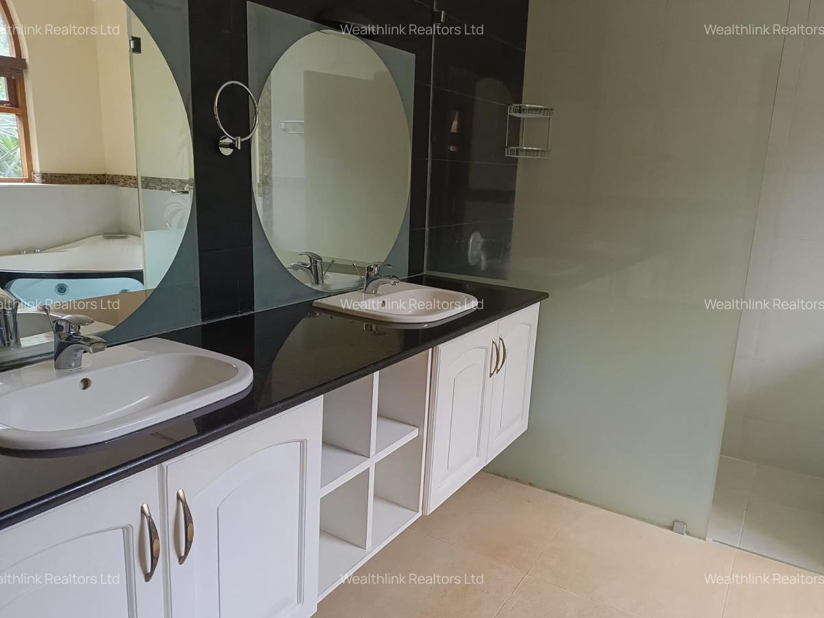 5 Bed Townhouse with En Suite at Karen - 8