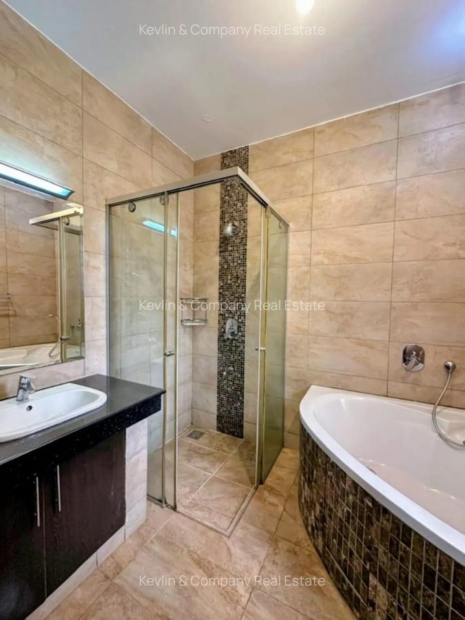 5 Bed Villa with En Suite in Lavington - 4