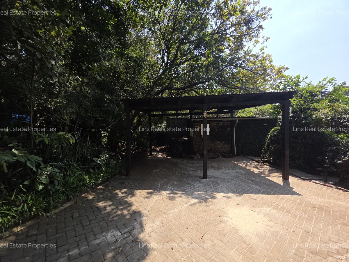 4 Bed House with En Suite in Lake View - 17