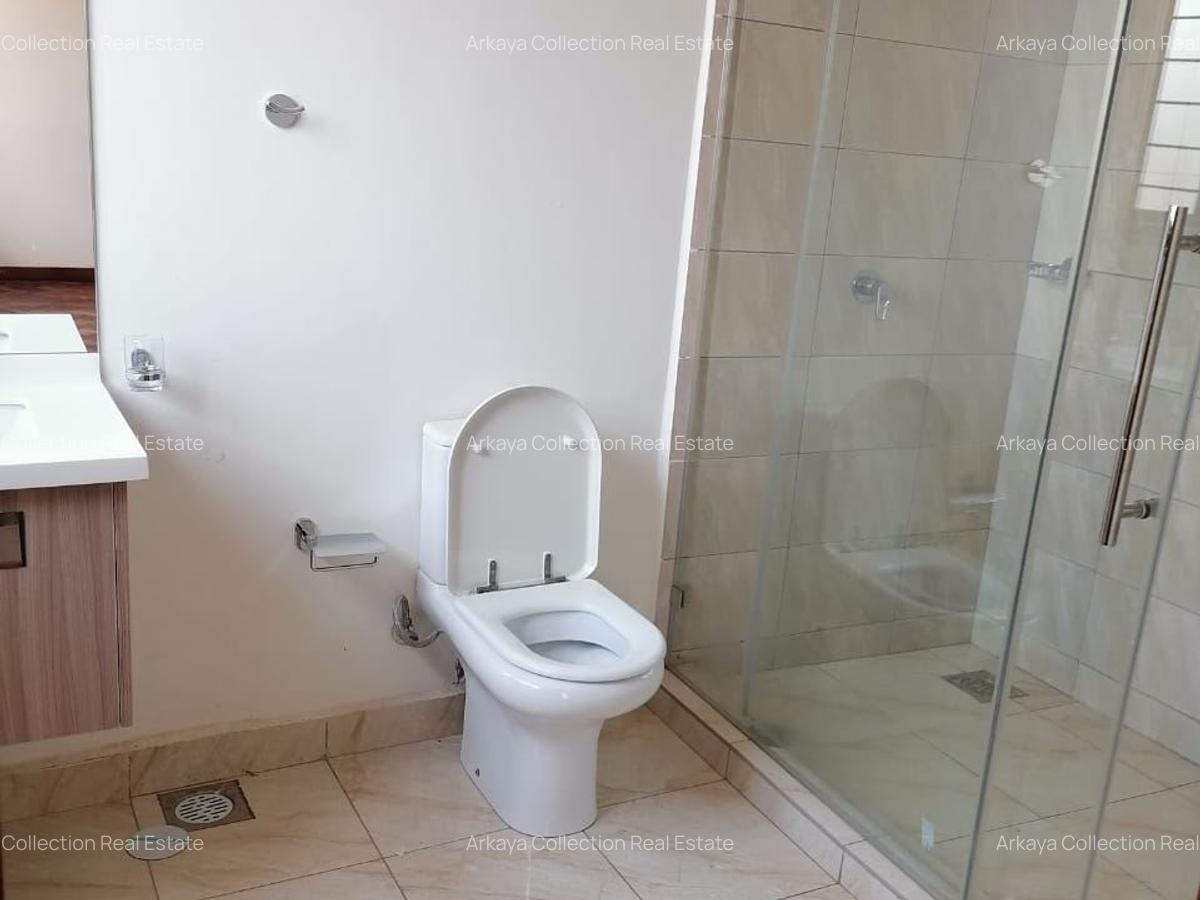 5 Bed House with En Suite in Lavington - 7