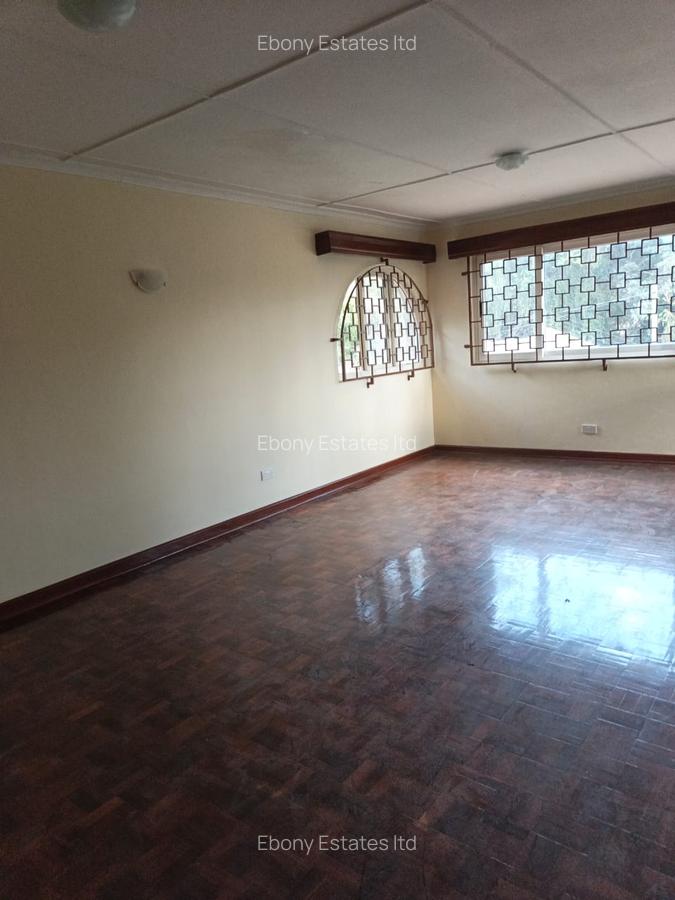 5 Bed Townhouse with En Suite in Lavington - 2