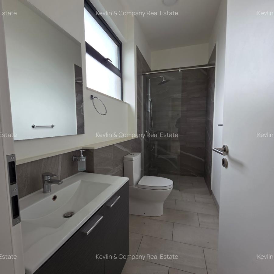 4 Bed Apartment with En Suite in Riverside - 14