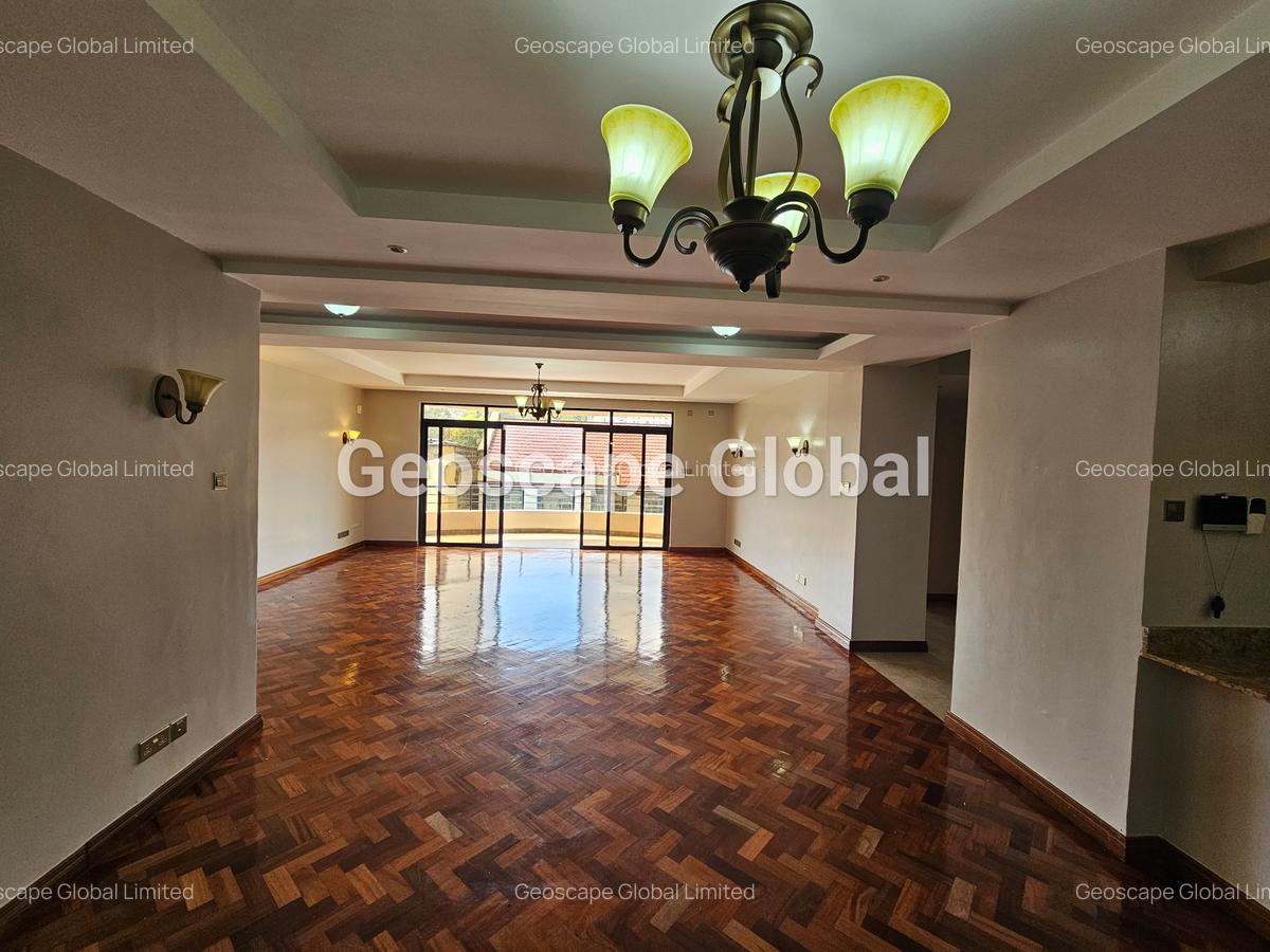 4 Bed Apartment with En Suite in Riverside - 17