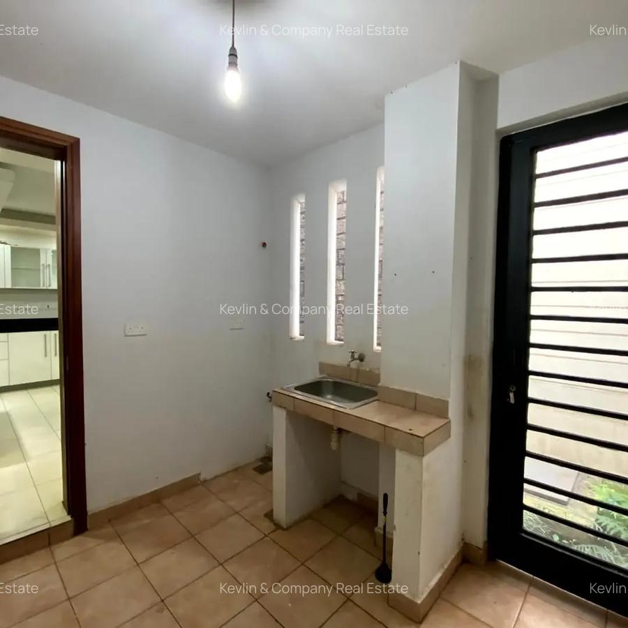 5 Bed Villa with En Suite in Spring Valley - 5