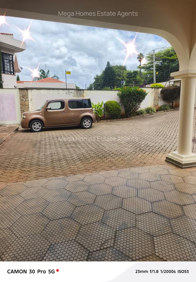 5 Bed House with En Suite in Runda - 10