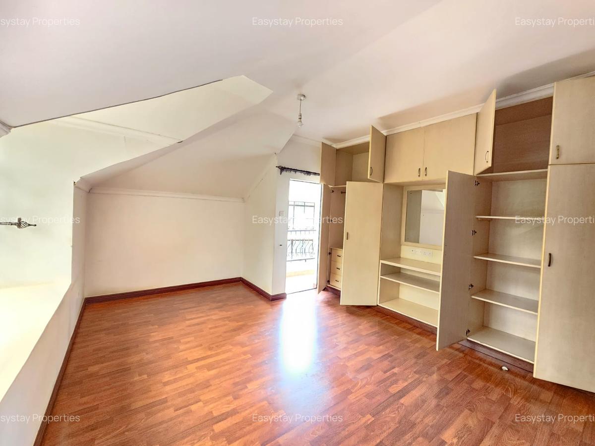 3 Bed Apartment with En Suite in Brookside - 6