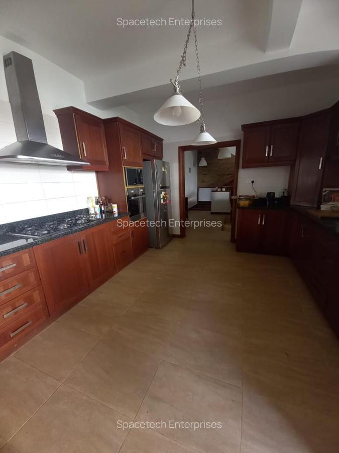 4 Bed Townhouse with En Suite in Spring Valley - 10