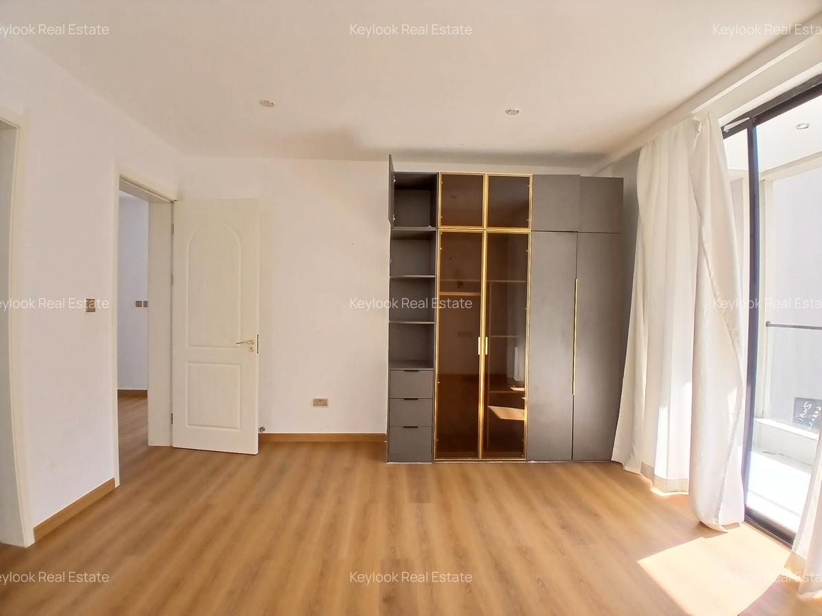 5 Bed Townhouse with En Suite at Lavington Green - 12