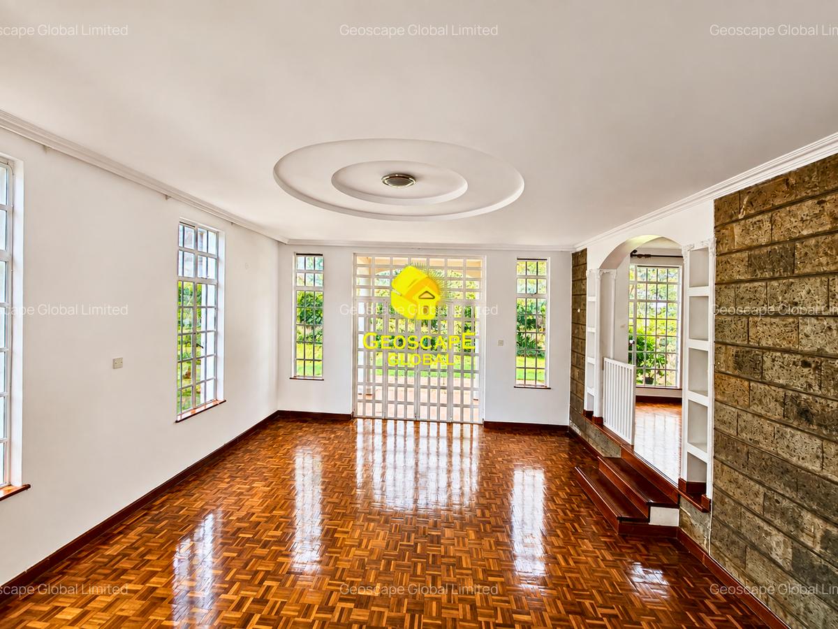 4 Bed House with En Suite in Rosslyn - 5