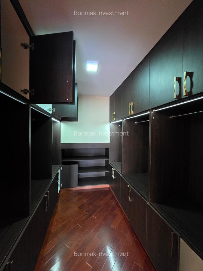 5 Bed Townhouse with En Suite at Lavington Green - 15