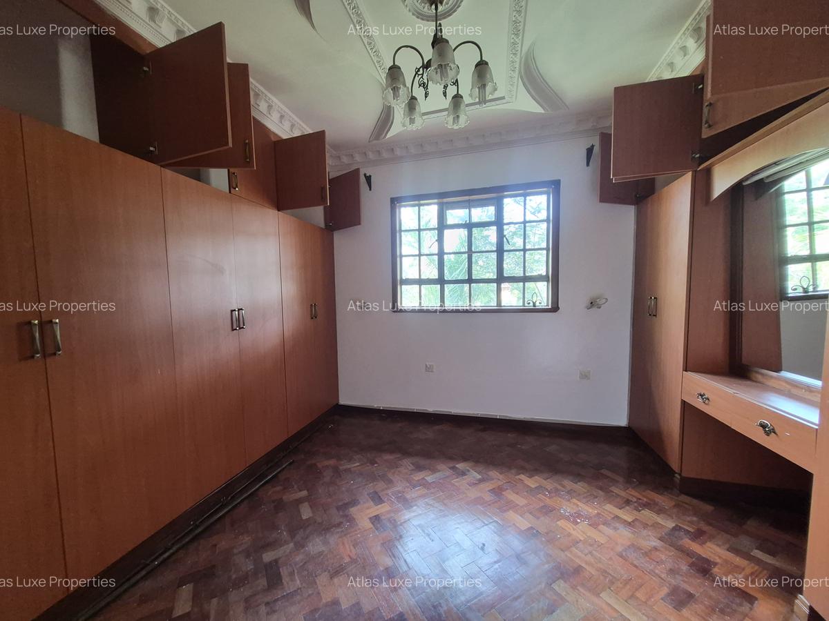 4 Bed House with En Suite at Old Runda - 11