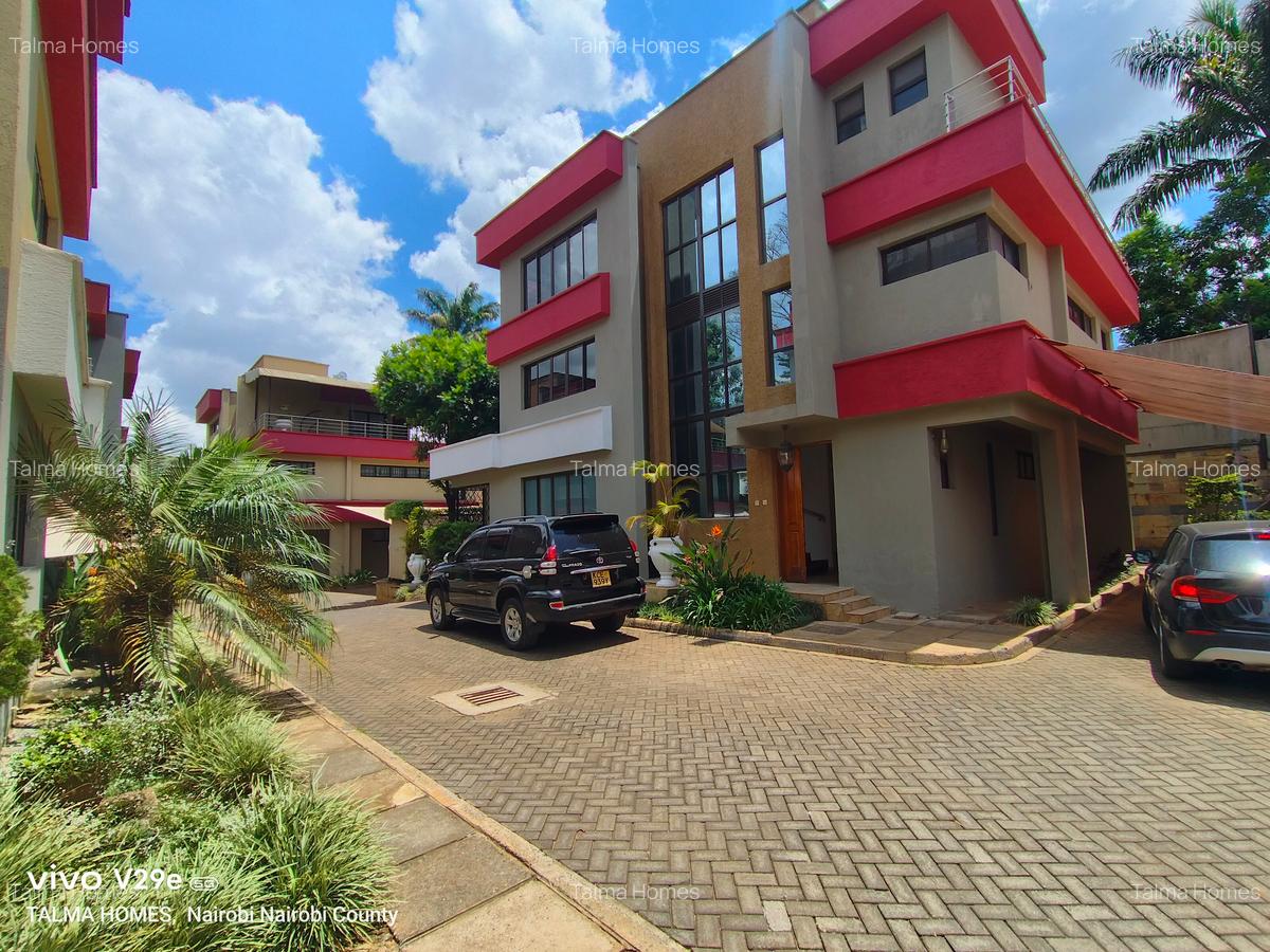 5 Bed Townhouse with En Suite at Lavington - 20