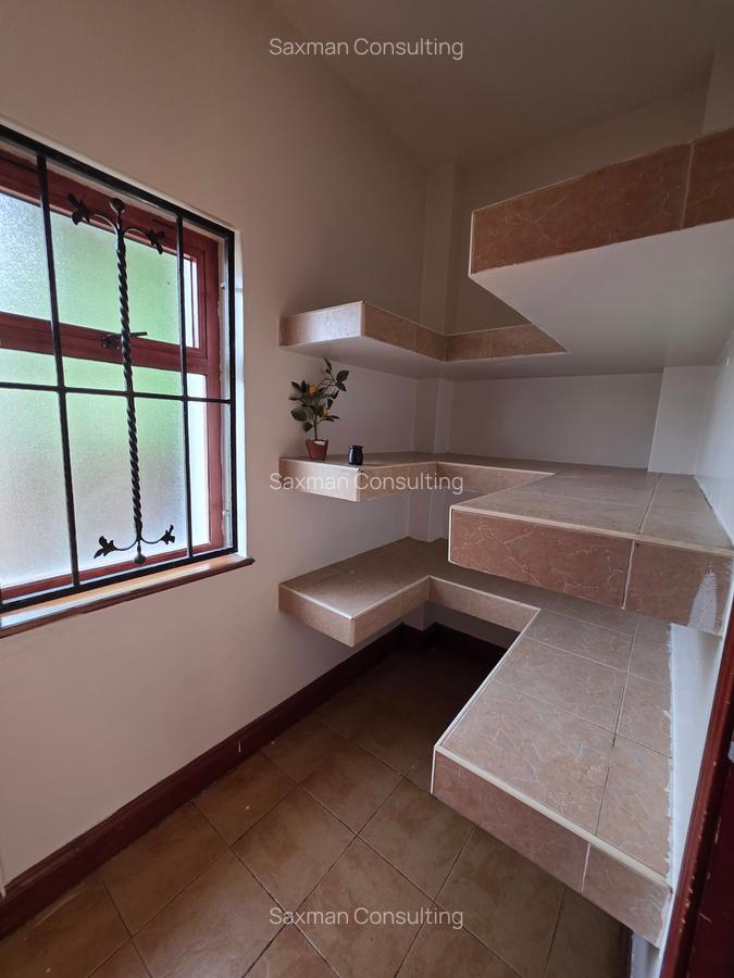 5 Bed House with En Suite in Runda - 18