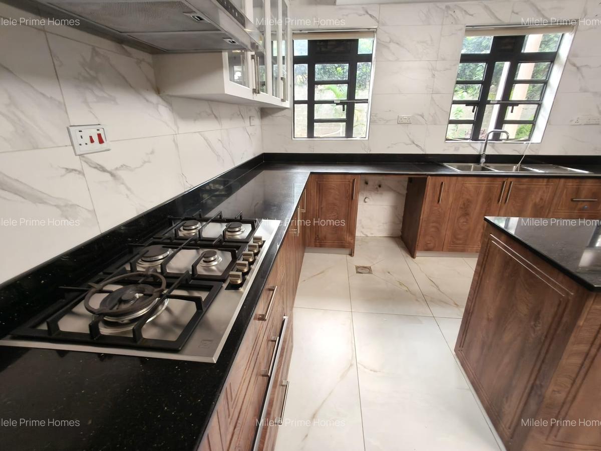 6 Bed Villa with En Suite at New Kitisuru - 6