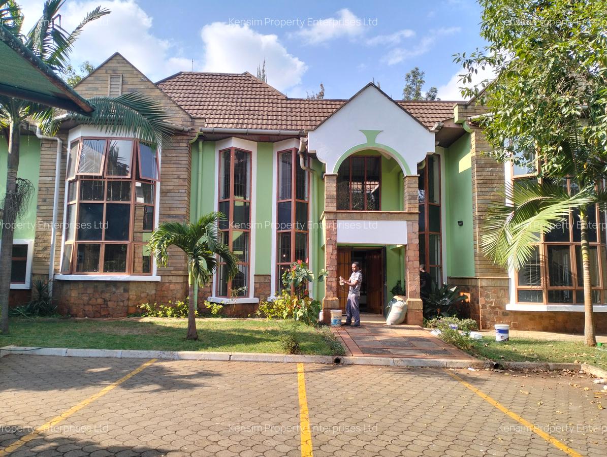 5 Bed Townhouse with En Suite in Runda - 2