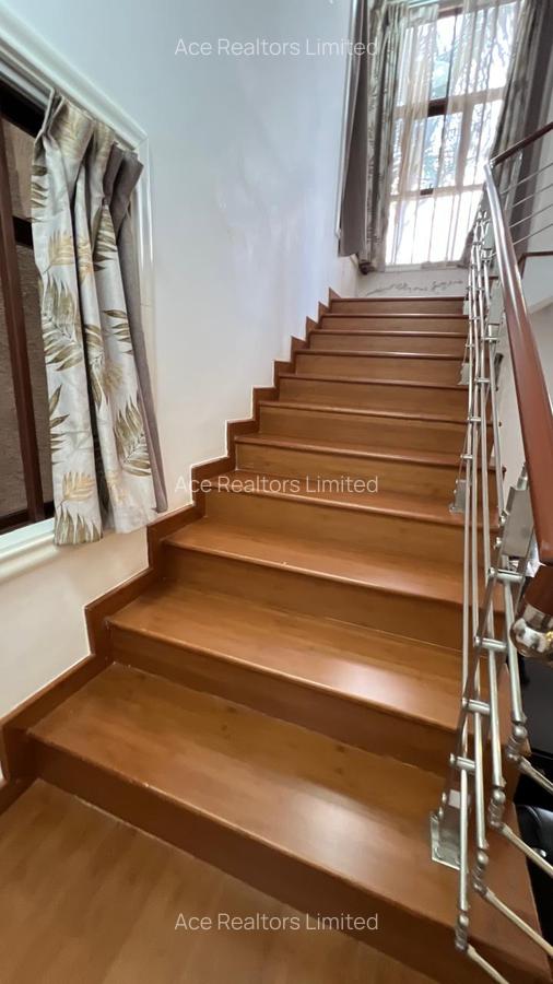 5 Bed Townhouse with En Suite at Lavington - 10