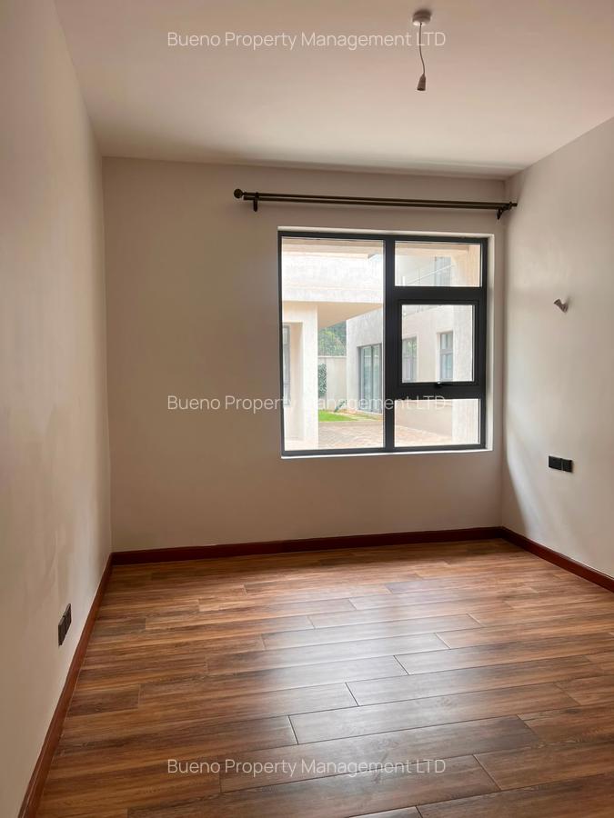 6 Bed Townhouse with Garden in Lavington - 9