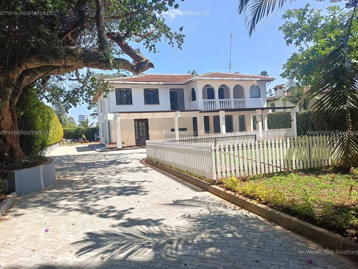 5 Bed House with En Suite at Garden Estate - 3