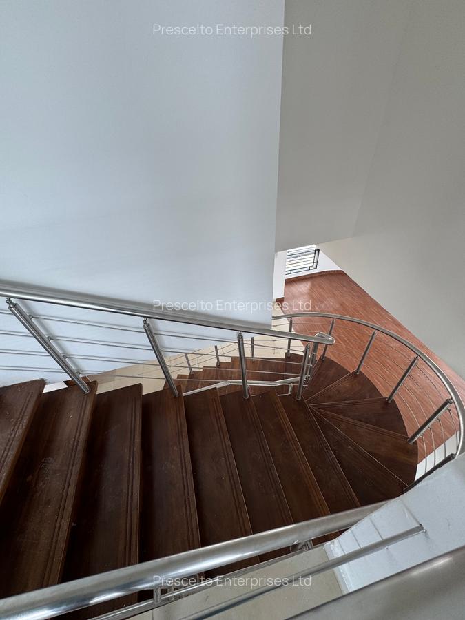4 Bed Apartment with En Suite at Greenwood - 18