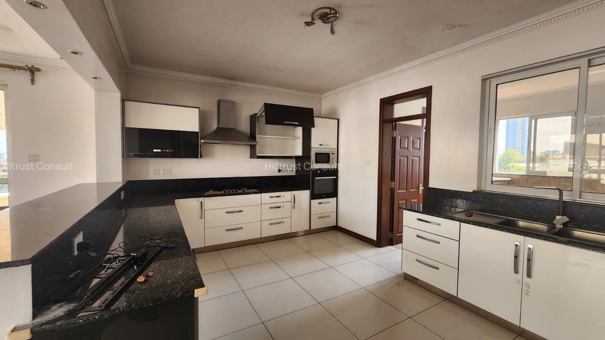 3 Bed Apartment with En Suite at Brookside Drive - 1