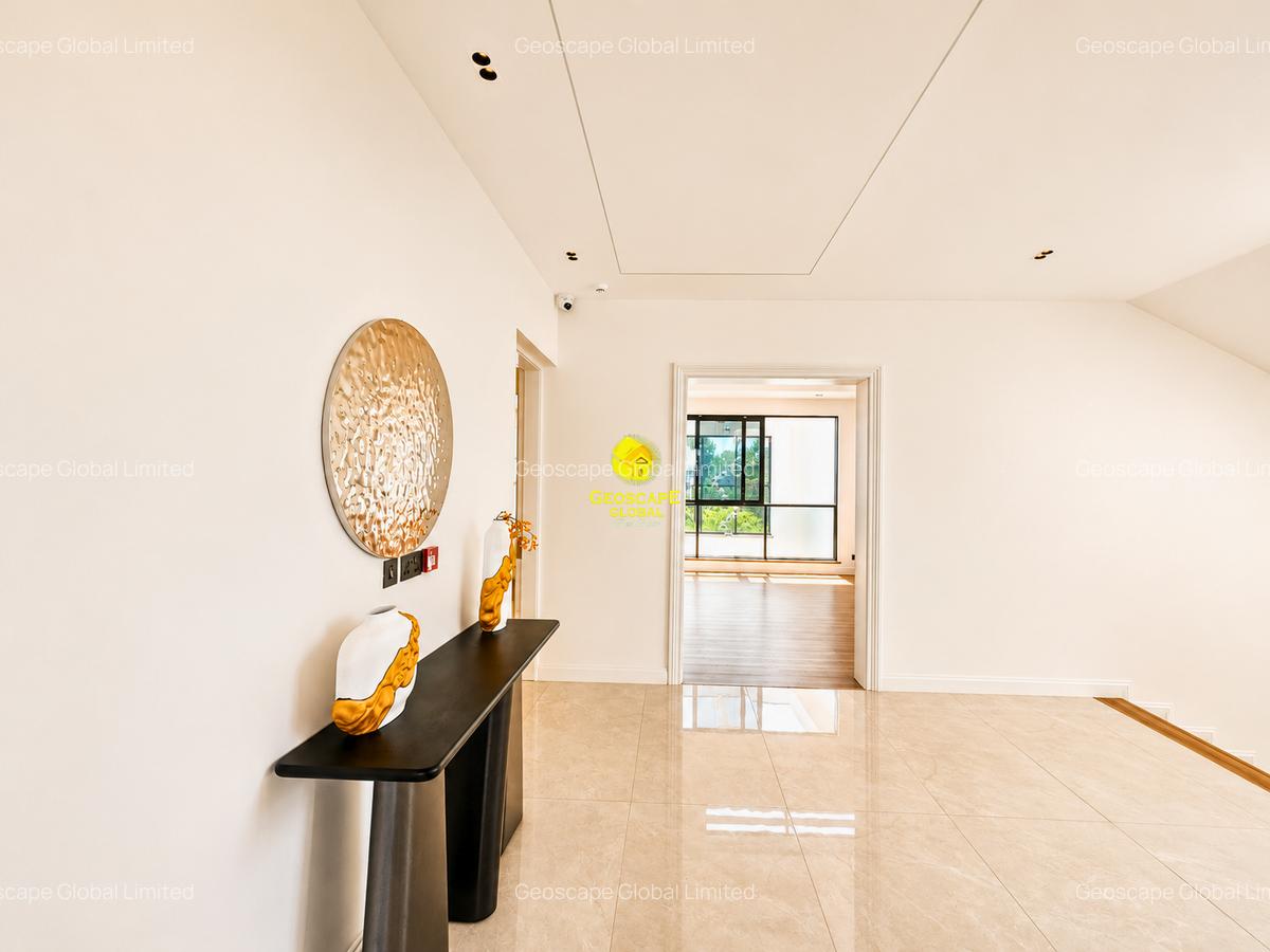 5 Bed House with En Suite in Runda - 8