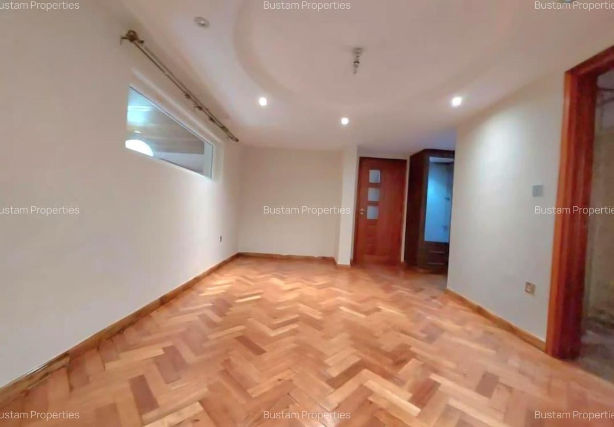 5 Bed Townhouse with En Suite in Lavington - 17