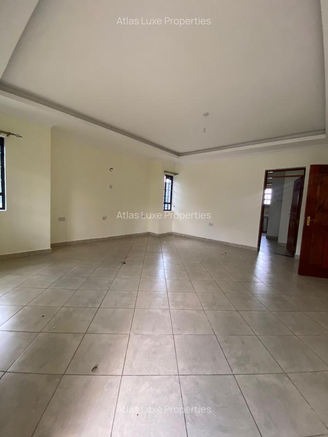 5 Bed Townhouse with En Suite in Garden Estate - 8