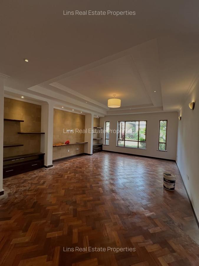 5 Bed Townhouse with En Suite in Lavington - 16