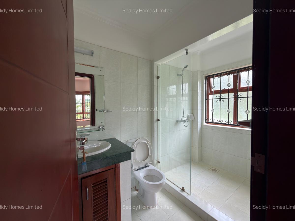 5 Bed Townhouse with En Suite in Runda - 15