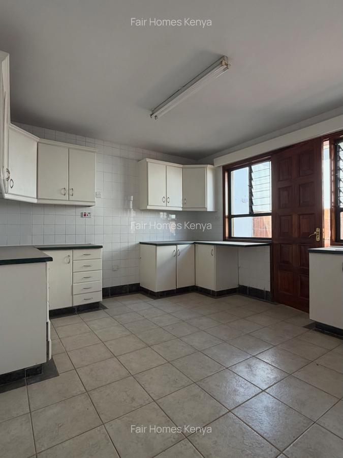 2 Bed Townhouse with En Suite at Mandera Road - 10
