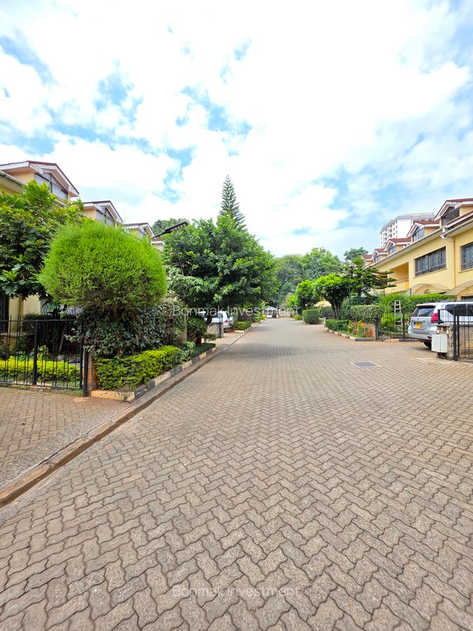 5 Bed Townhouse with En Suite at Lavington Green - 4