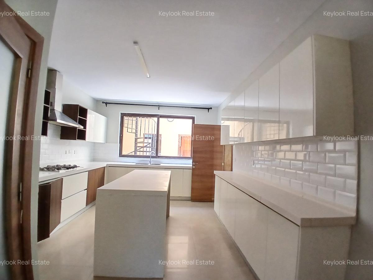 5 Bed Townhouse with En Suite at Lavington Green - 13